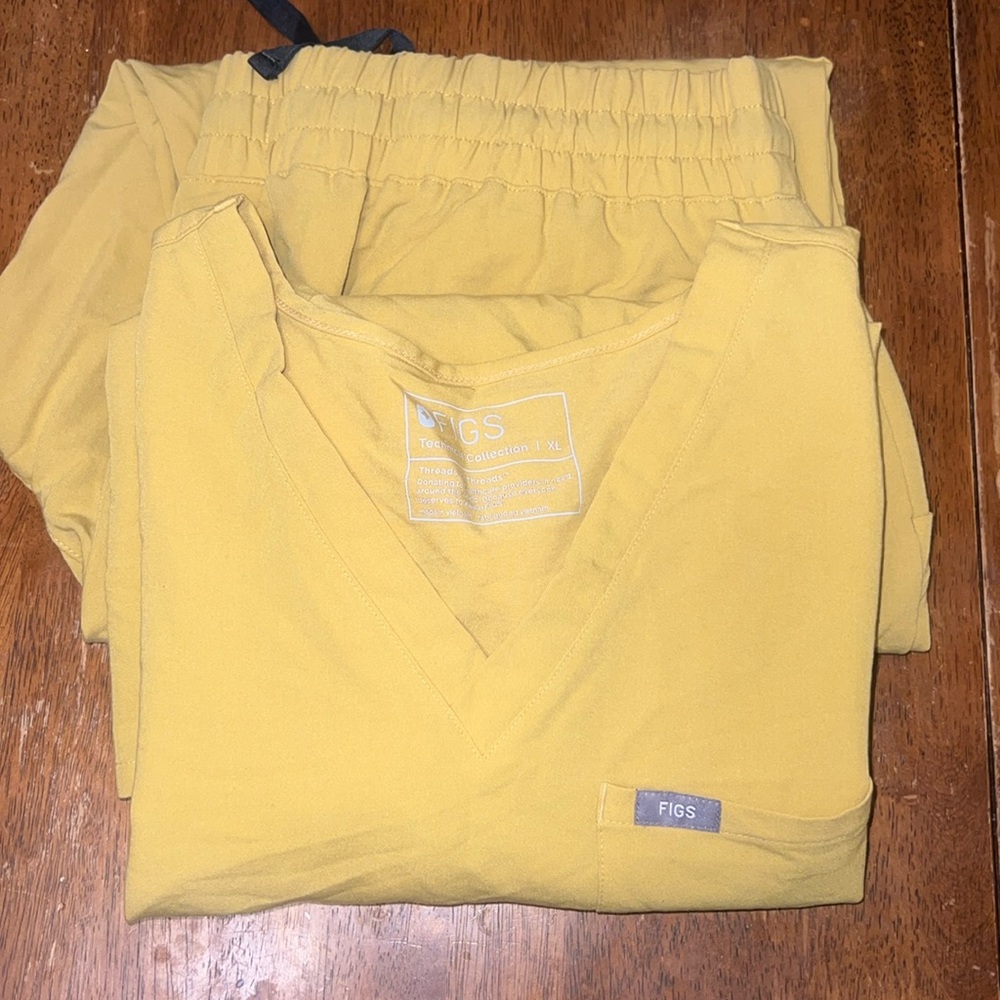 XL TALL Light Gold Figs Scrub Set